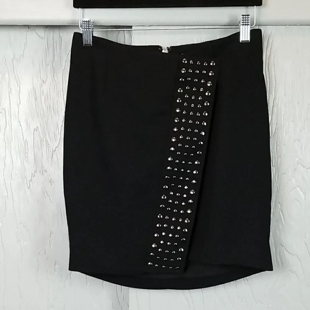 🖤5/$20🖤 GUESS..black studded mini skirt